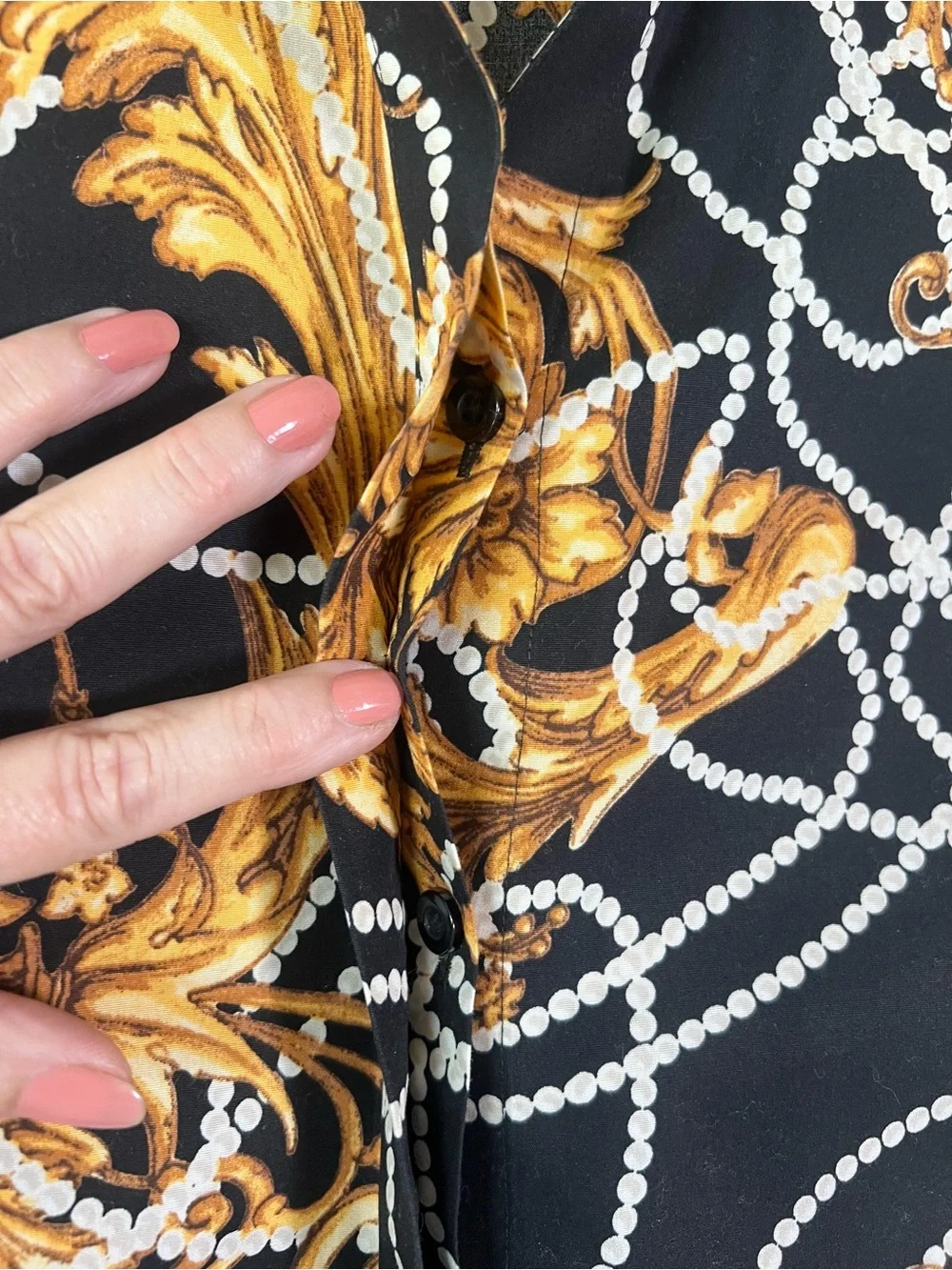 Chico's No-Iron Baroque Blouse Size 2 Black Gold Pearl Chain Print Cotton Shirt - Picture 4 of 10